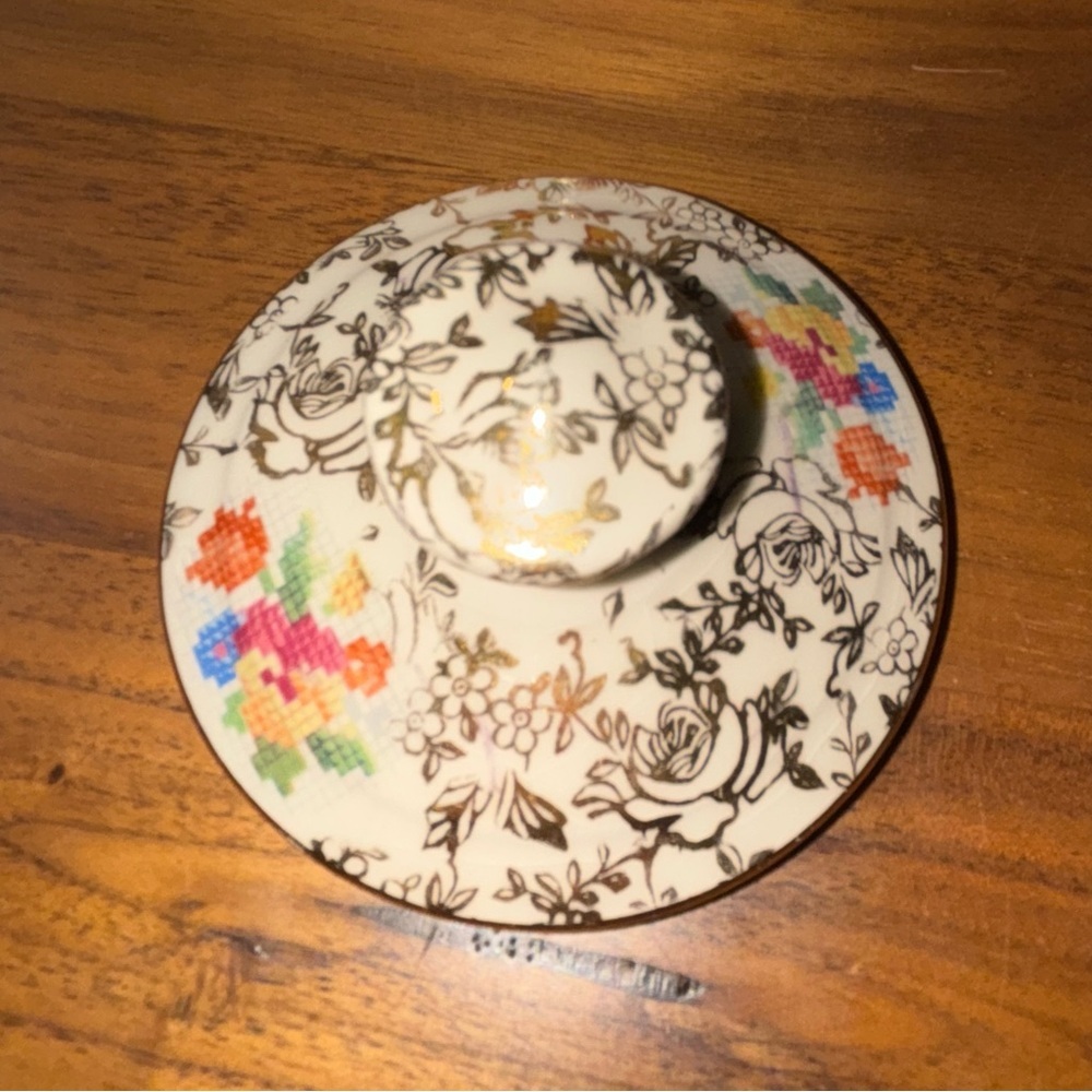 H&K Tunstall 1940s china double handled sugar bowl & lid in Old English Sampler - Picture 8 of 9